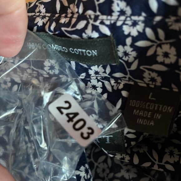 Lyle & Scot size L 100% cotton button front shirt. - Picture 7 of 7